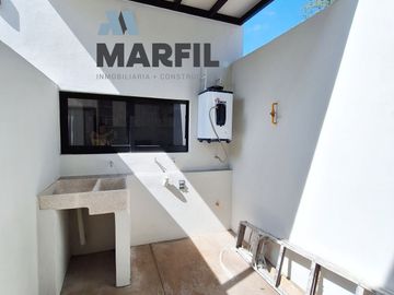 Venta de Casa de 3 Recámaras en Coto Privado con Alberca en Colima Centro