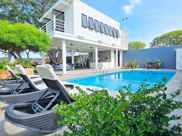 Venta de Casa de 3 Recámaras en Coto Privado con Alberca en Colima Centro