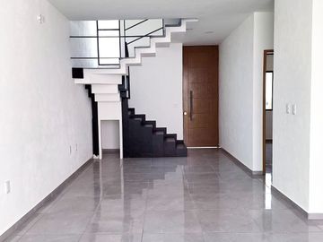 Venta de Casa con Habitación en planta baja al Norte de Villa de Álvarez Colima