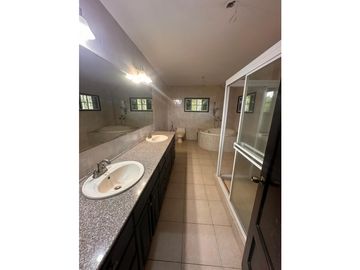 VENTA DE CASA EN ALBROOK, PRECIO NEGOCIABLE