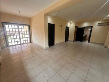 VENTA DE CASA EN ALBROOK, PRECIO NEGOCIABLE