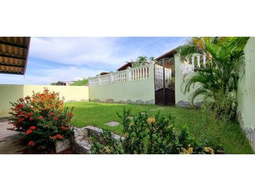 CASA EN VENTA - BRISAS DEL GOLF ARRAIJN
