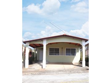 CASA EN VENTA - BRISAS DEL GOLF ARRAIJN