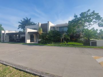 Casa en Fraccionamiento en Paraíso Country Club Emiliano Zapata - LLR-139-Fr