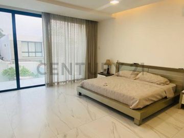 Venta Casa con Piscina en Isla Mocolí, Samborondón