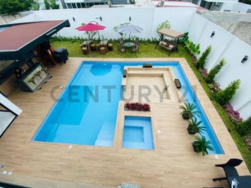 Venta Casa con Piscina en Isla Mocolí, Samborondón
