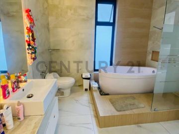 Venta Casa con Piscina en Isla Mocolí, Samborondón