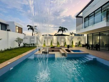 Venta Casa con Piscina en Isla Mocolí, Samborondón