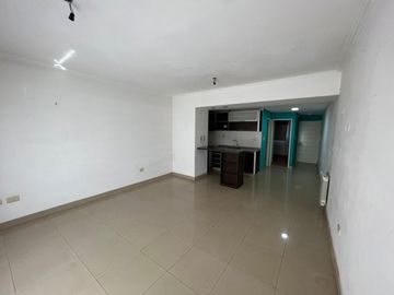 VENTA DE DEPARTAMENTO 2 AMBIENTES EN PLENO CENTRO DE MONTE GRANDE - CON COCHERA