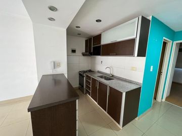 VENTA DE DEPARTAMENTO 2 AMBIENTES EN PLENO CENTRO DE MONTE GRANDE - CON COCHERA