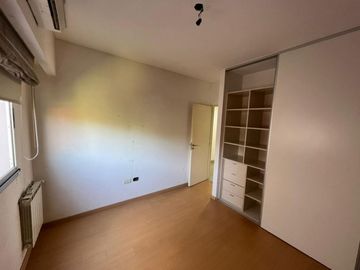 VENTA DE DEPARTAMENTO 2 AMBIENTES EN PLENO CENTRO DE MONTE GRANDE - CON COCHERA