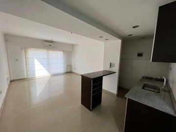 VENTA DE DEPARTAMENTO 2 AMBIENTES EN PLENO CENTRO DE MONTE GRANDE - CON COCHERA