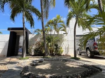 Casa en Venta y Renta en Zona Hotelera