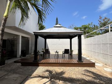 Casa en Venta y Renta en Zona Hotelera