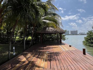 Casa en Venta y Renta en Zona Hotelera