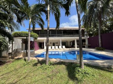Casa en Venta y Renta en Zona Hotelera