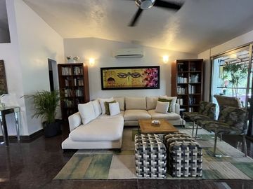 Casa en Venta y Renta en Zona Hotelera