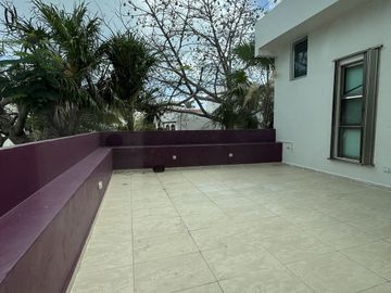 Casa en Venta y Renta en Zona Hotelera
