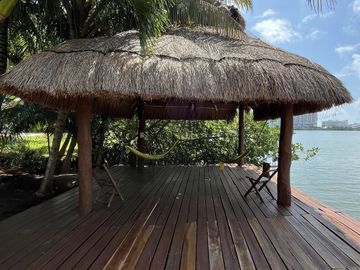 Casa en Venta y Renta en Zona Hotelera