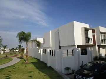 CASA EN VENTA EN BELLATERRA