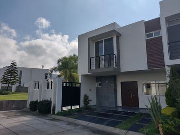 CASA EN VENTA EN BELLATERRA