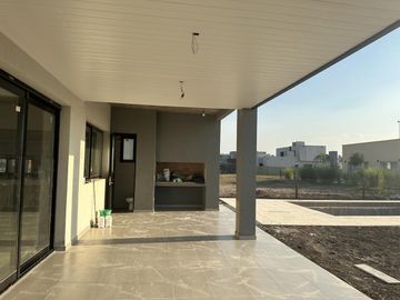 CASA EN VENTA  5 Amb -  LAGOS DE CANNING 1 - CANNING