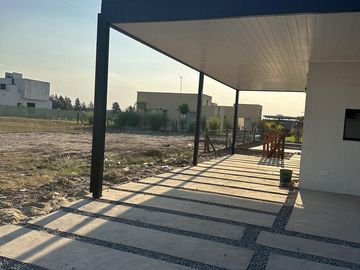 CASA EN VENTA  5 Amb -  LAGOS DE CANNING 1 - CANNING