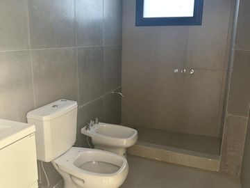CASA EN VENTA  5 Amb -  LAGOS DE CANNING 1 - CANNING