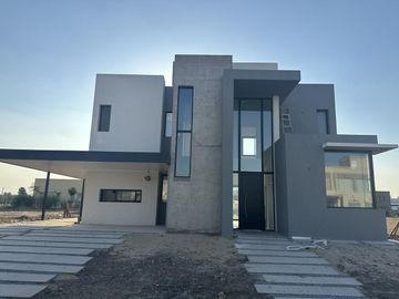 CASA EN VENTA  5 Amb -  LAGOS DE CANNING 1 - CANNING