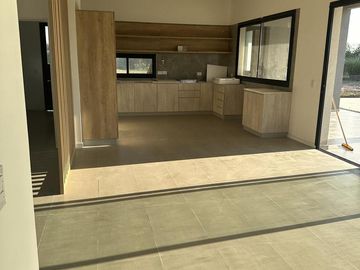 CASA EN VENTA  5 Amb -  LAGOS DE CANNING 1 - CANNING