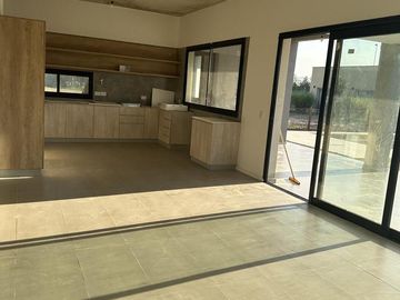 CASA EN VENTA  5 Amb -  LAGOS DE CANNING 1 - CANNING