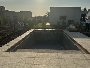 CASA EN VENTA  5 Amb -  LAGOS DE CANNING 1 - CANNING