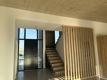 CASA EN VENTA  5 Amb -  LAGOS DE CANNING 1 - CANNING