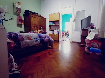 VENTA AMPLIA CASA 3 DORMITORIOS. COCHERA. PATIOS. ARROYITO