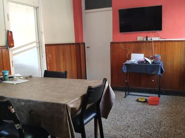 VENTA AMPLIA CASA 3 DORMITORIOS. COCHERA. PATIOS. ARROYITO