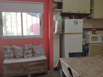 VENTA AMPLIA CASA 3 DORMITORIOS. COCHERA. PATIOS. ARROYITO