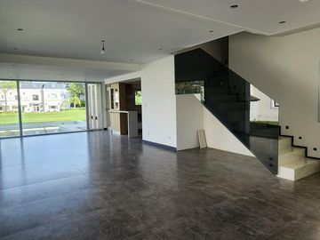CASA EN VENTA 6 amb - 3 PLANTAS  - SAINT THOMAS OESTE