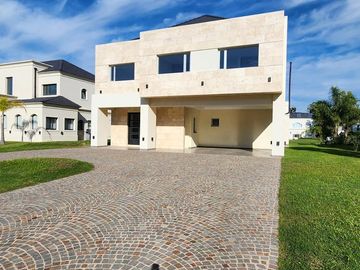 CASA EN VENTA 6 amb - 3 PLANTAS  - SAINT THOMAS OESTE