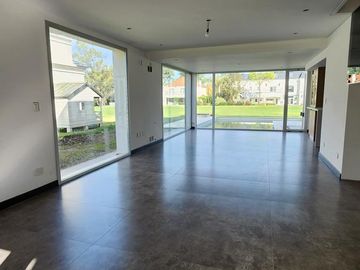 CASA EN VENTA 6 amb - 3 PLANTAS  - SAINT THOMAS OESTE