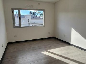 CASA EN VENTA 6 amb - 3 PLANTAS  - SAINT THOMAS OESTE