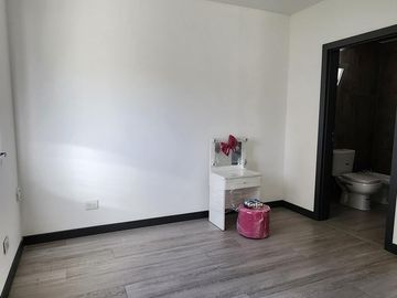 CASA EN VENTA 6 amb - 3 PLANTAS  - SAINT THOMAS OESTE