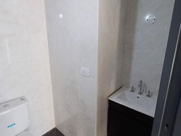 Dpto 3 amb, 1° B, 73.38 m2 total, c/balcón al cfte y cochera, Villa Devoto.