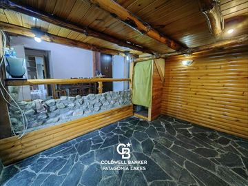 VENTA Casa 5 ambientes 157 m2 sobre lote 975 m2 en Barrio Norte Villa la Angostura