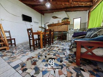 VENTA Casa 5 ambientes 157 m2 sobre lote 975 m2 en Barrio Norte Villa la Angostura