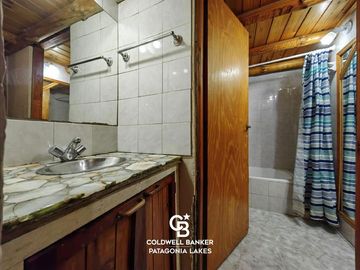 VENTA Casa 5 ambientes 157 m2 sobre lote 975 m2 en Barrio Norte Villa la Angostura