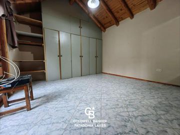 VENTA Casa 5 ambientes 157 m2 sobre lote 975 m2 en Barrio Norte Villa la Angostura