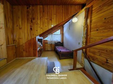 VENTA Casa 5 ambientes 157 m2 sobre lote 975 m2 en Barrio Norte Villa la Angostura