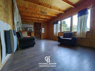 VENTA Casa 5 ambientes 157 m2 sobre lote 975 m2 en Barrio Norte Villa la Angostura
