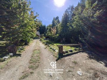 VENTA Casa 5 ambientes 157 m2 sobre lote 975 m2 en Barrio Norte Villa la Angostura