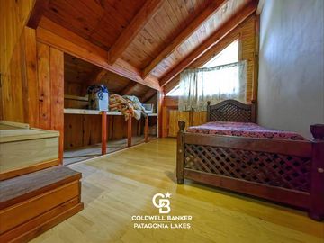 VENTA Casa 5 ambientes 157 m2 sobre lote 975 m2 en Barrio Norte Villa la Angostura